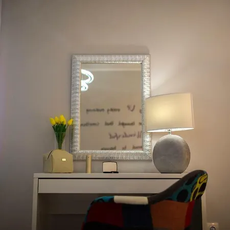 Exclusive Center With Garden Apartment