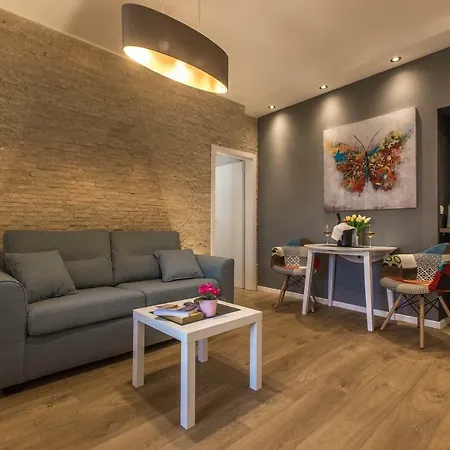 Exclusive Center With Garden *