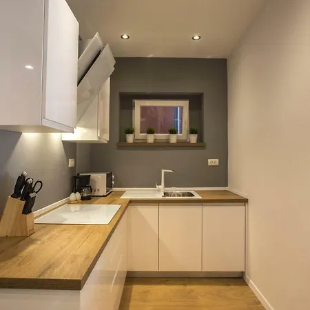 Exclusive Center With Garden Apartment