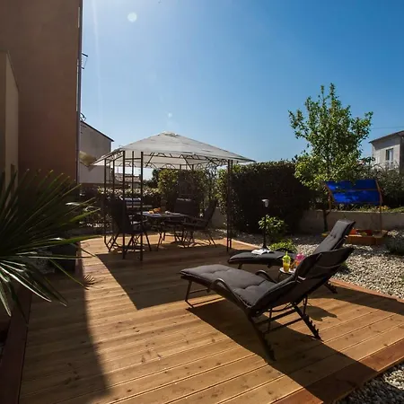 Exclusive Center With Garden *